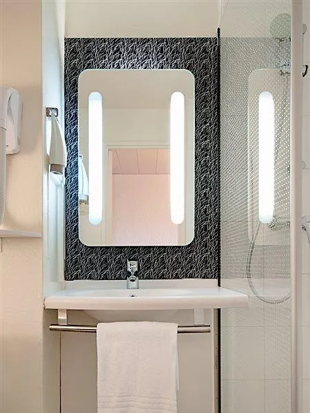 Ibis Cornella Hotel Cornella de Llobregat 2*,