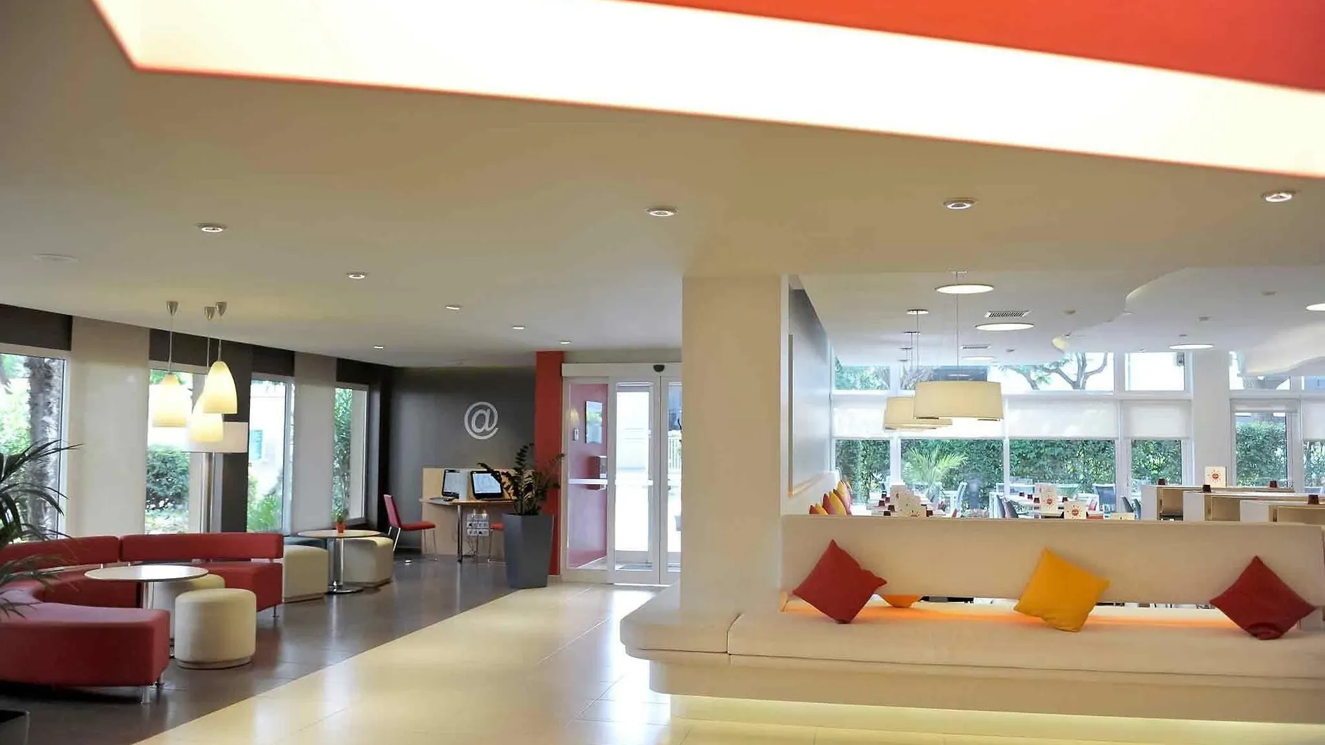 Ibis Cornella Hotel Cornella de Llobregat