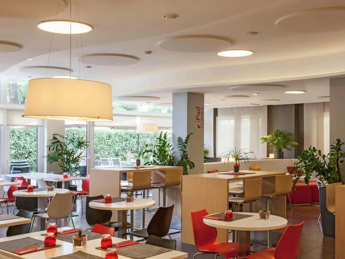 Ibis Cornella Hotel Cornella de Llobregat 2*,