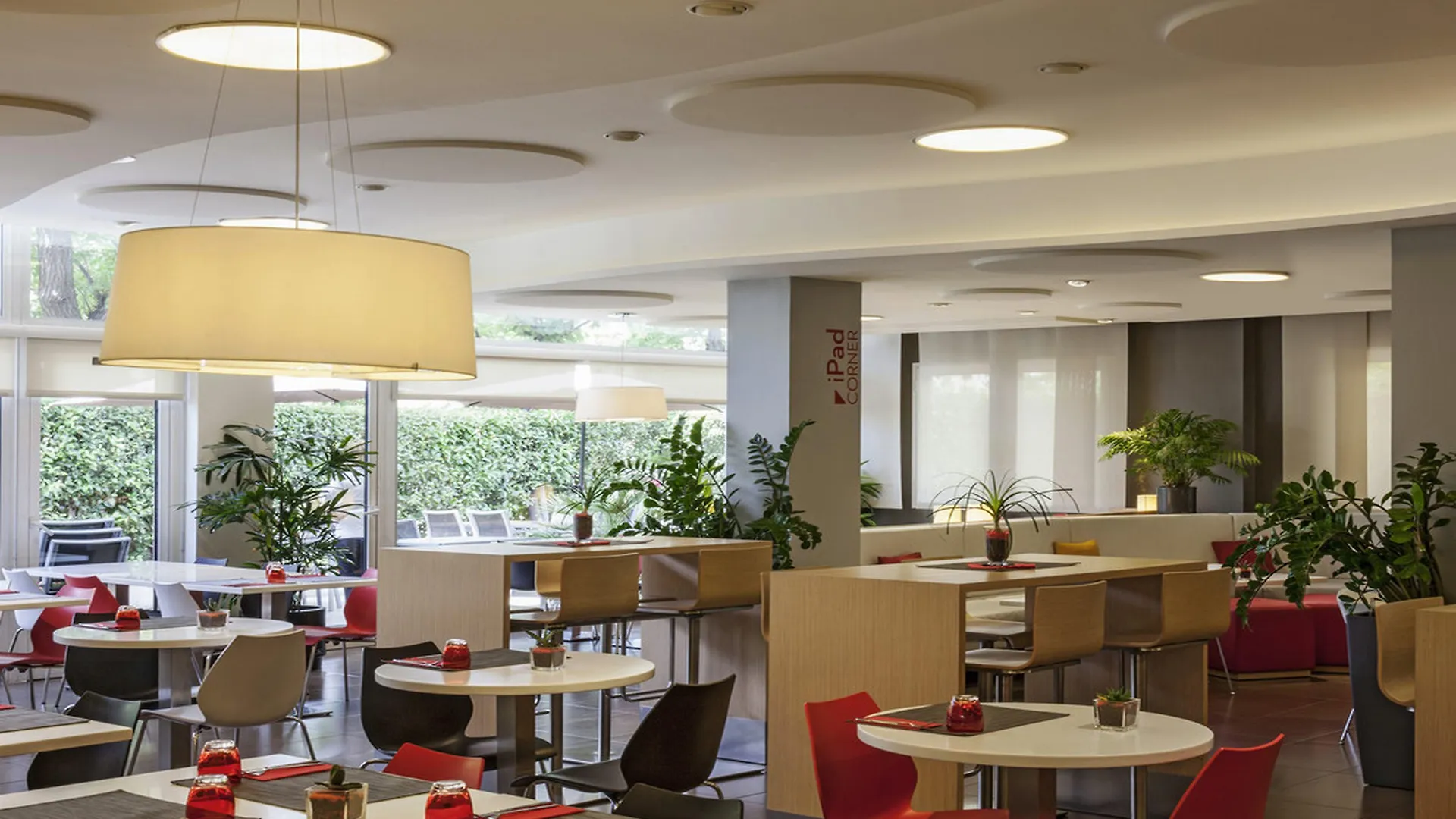Hotel Ibis Cornella Cornellà de Llobregat 2*,  Hiszpania